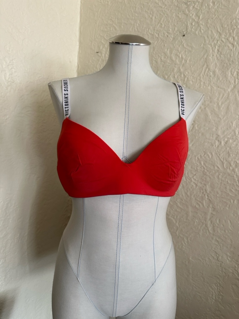 Victoria’s Secret Tomato Red Lightly Lined Wireless Logo Strap White Black Bra
